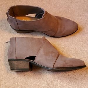 TG taupe suede ankle boots size 11